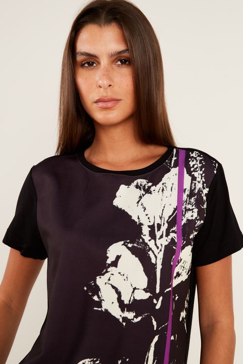 Blusa Malha Localizada Flor Line - Preto