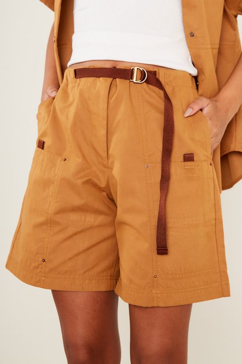 Bermuda Casual Recortes - Bege Nozes