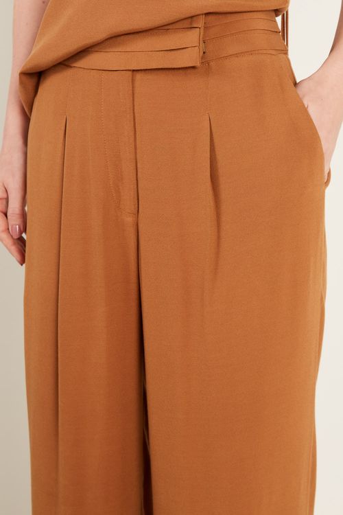 Calça Casual Pregas - Camelo