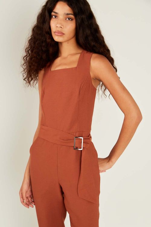 Macacão Casual Decote Quadrado - Marrom Mascavo