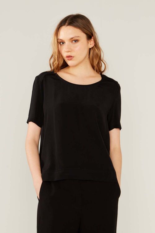 Blusa Casual Recorte Deslocado - Preto