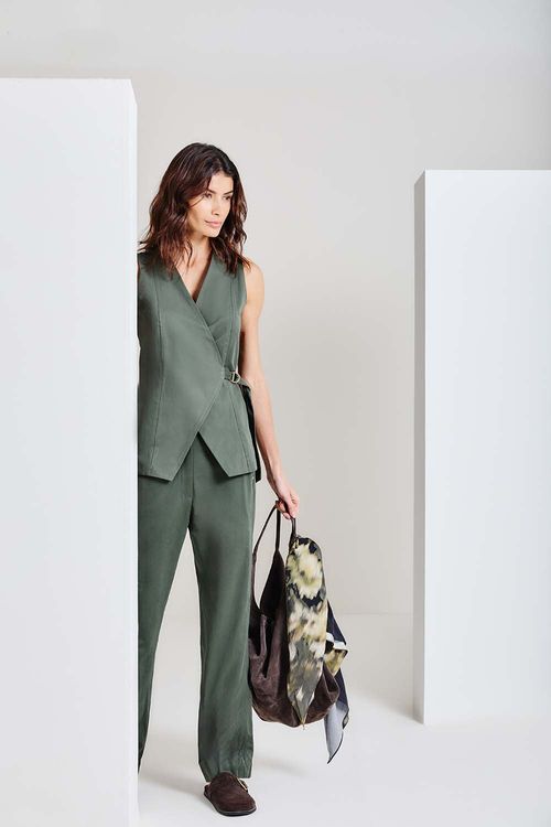 Calça Casual Recortes Pespontos - Verde Militar
